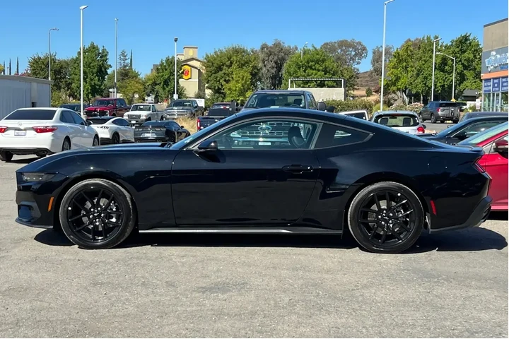 $35430 : Ford Mustang 2025 EcoBoost 2 image 7