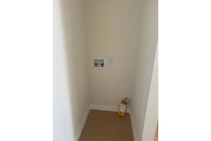 $2600 : Se renta casita de 2 recamaras image 3