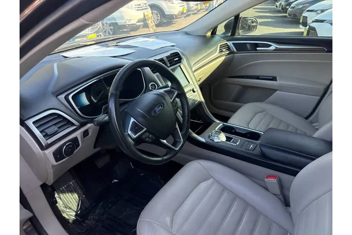 $12999 : 2018 Fusion Energi SE Luxury image 10
