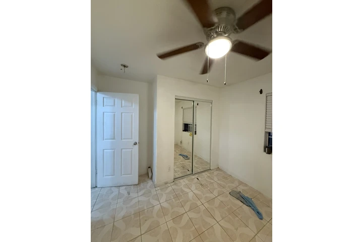 $950 : Cuarto de Renta-Slauson/Hooper image 1