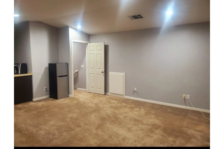 $1800 : Room/loft image 3