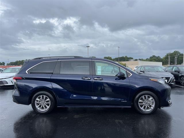 $41560 : PRE-OWNED 2021 TOYOTA SIENNA image 8