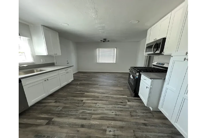 $1000 : Remodel  new kitchen  home image 2