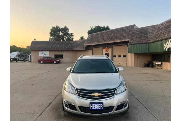 $14995 : 2017 Traverse LT | Dickinson image 3