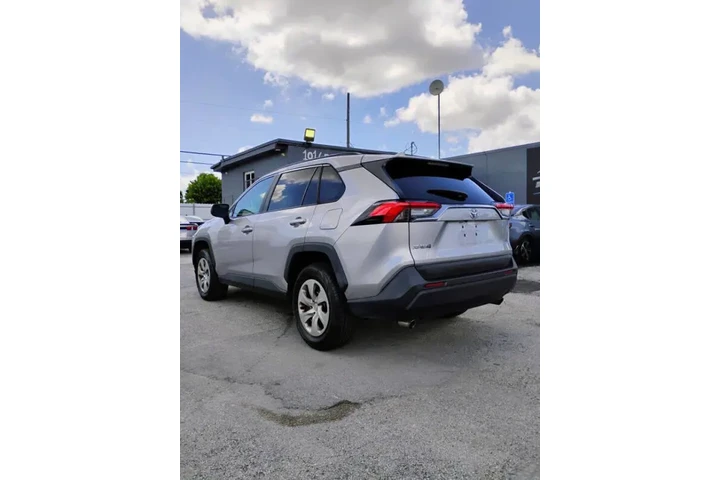 $15000 : 2021 RAV4 LE image 6