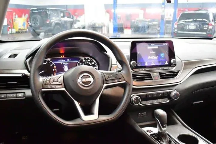 $21994 : Nissan Altima 2025 2.5 SV 4d image 8