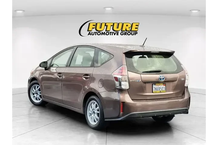 $14488 : Toyota Prius v 2016 Five 4dr image 6