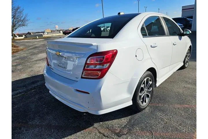 $8000 : Chevrolet Sonic 2017 LT Auto image 5