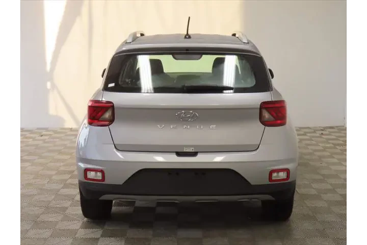$17713 : Hyundai VENUE 2024 SEL 4dr C image 4