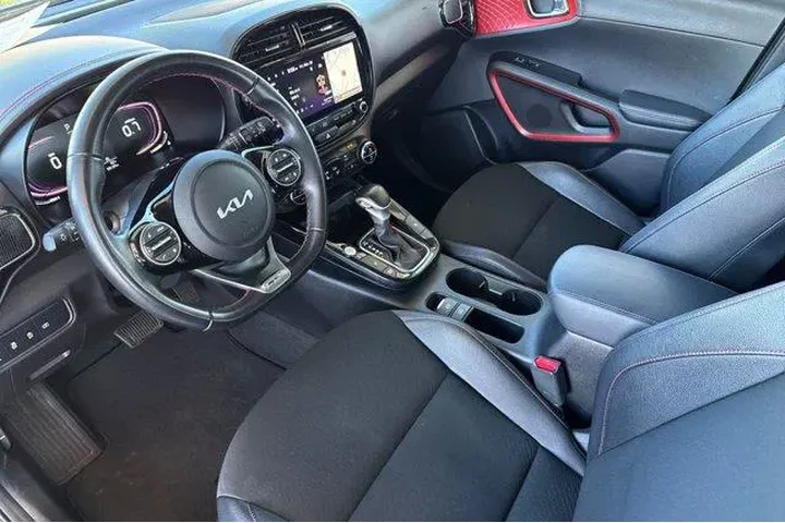 $15513 : Kia Soul 2023 GT-Line 4dr Cr image 5