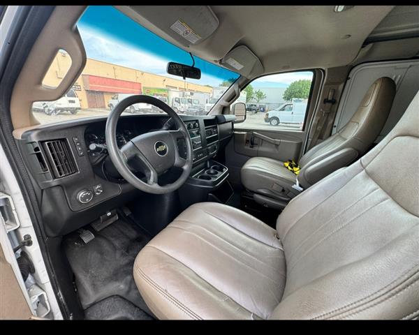 $16900 : 2019 Chevrolet Expréss image 2
