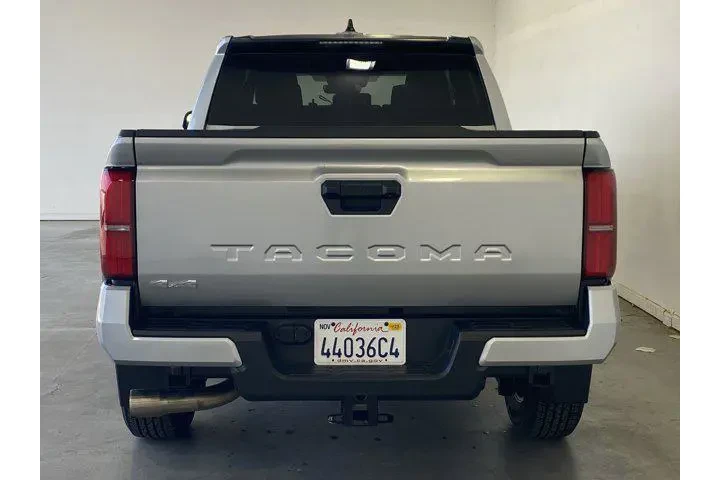 $37991 : Toyota Tacoma 2024 4x4 SR5 4 image 3