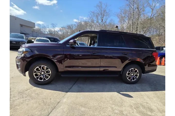 $38593 : Ford Expedition 2024 4x2 XLT image 3