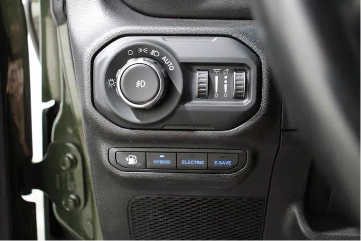 $26920 : Jeep Wrangler Unlimited 2022 image 8