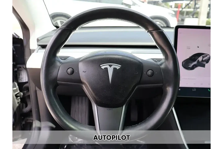 $17990 : Tesla Model 3 2018 Mid Range image 3