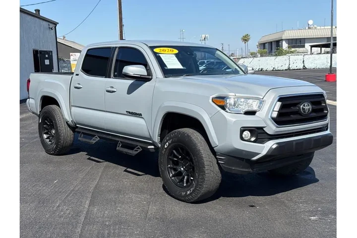 2020 Toyota Tacoma Double Cab image 3
