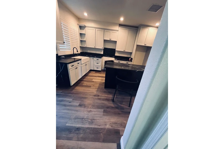 $1000 : Se renta cuarto en compton image 7