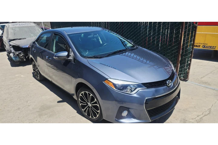 $9000 : Toyota corolla 2015 image 2