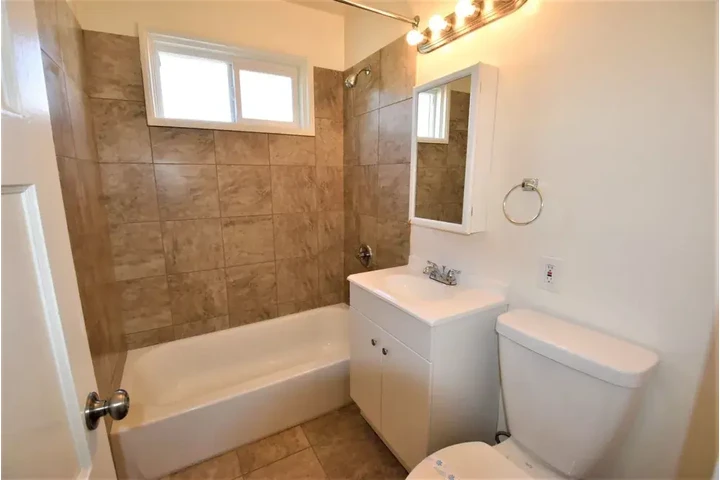 $1100 : 3 bedroom house for rent image 6