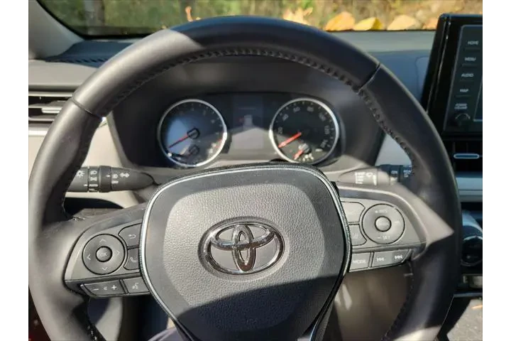 $24503 : Toyota RAV4 2019 XLE Premium image 5