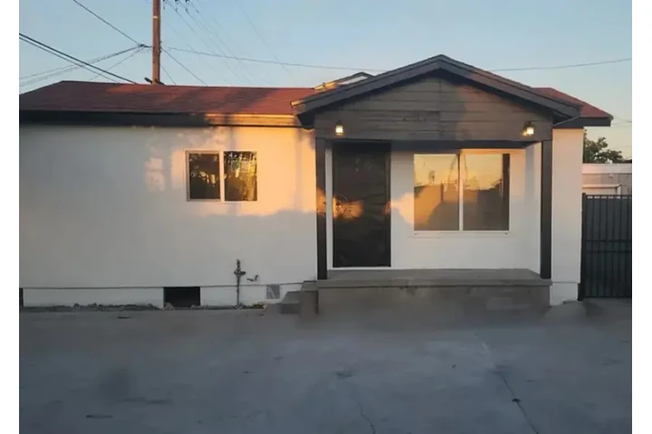 $2400 : Adorable 3 bedroom single-leve image 1