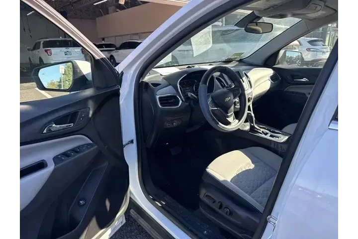 $15826 : Chevrolet Equinox 2019 LT 4d image 9