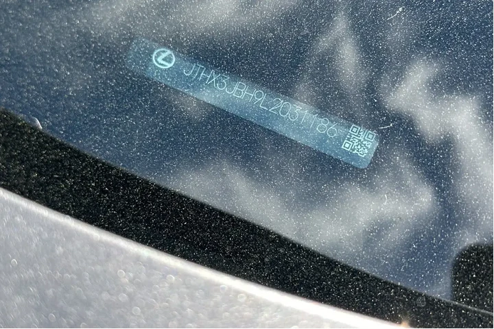 $27981 : Lexus UX 200 2020 4dr Crosso image 2