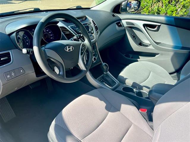 $10950 : 2016 HYUNDAI ELANTRA SE image 9