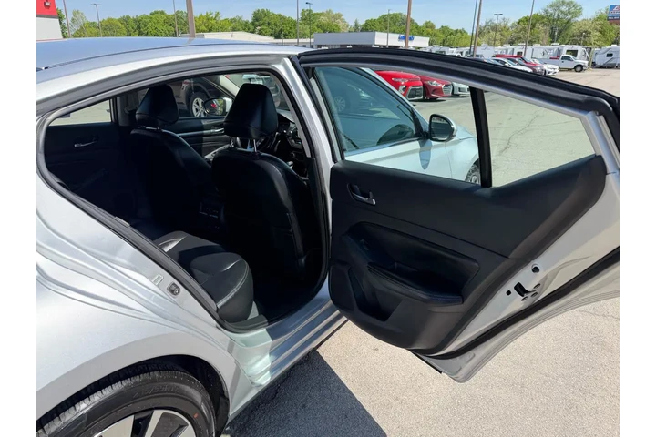 $9980 : 2019 Altima MSL image 9