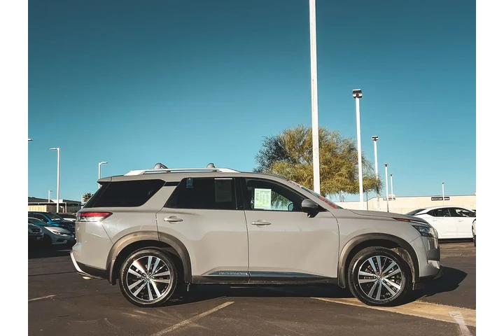$37728 : Nissan Pathfinder 2024 Plati image 8