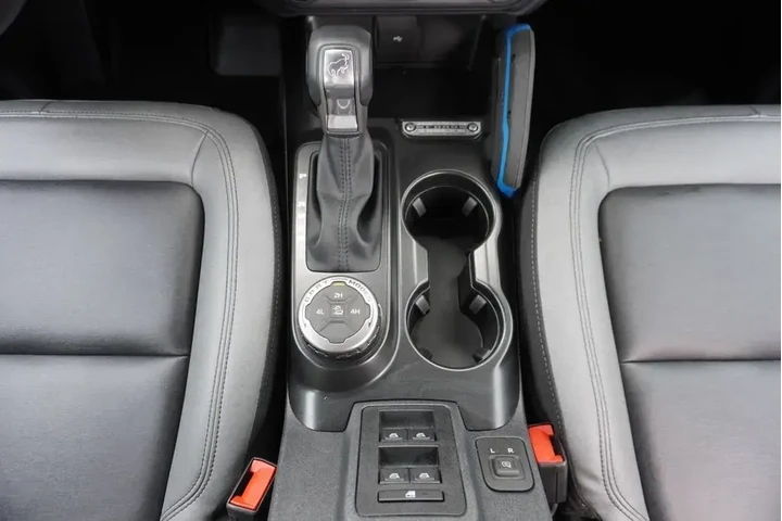 $38950 : Ford Bronco 2023 4x4 Black D image 3
