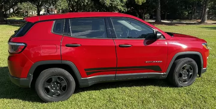 $8500 : 2018 Jeep Compass SPORT image 4