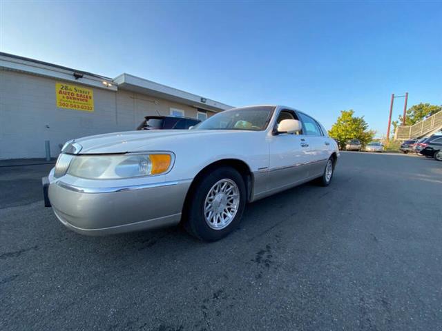 $2995 : 1999 Town Car Signature image 9