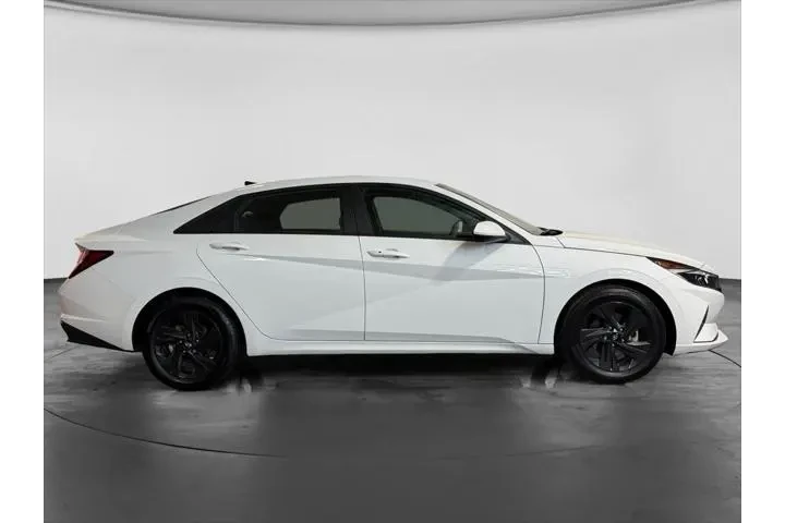 $20725 : Hyundai ELANTRA 2023 SEL 4dr image 5