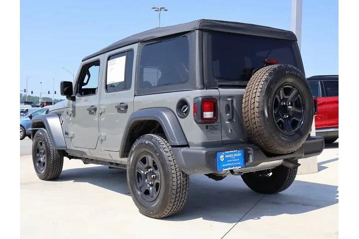 $25397 : Jeep Wrangler Unlimited 2022 image 3