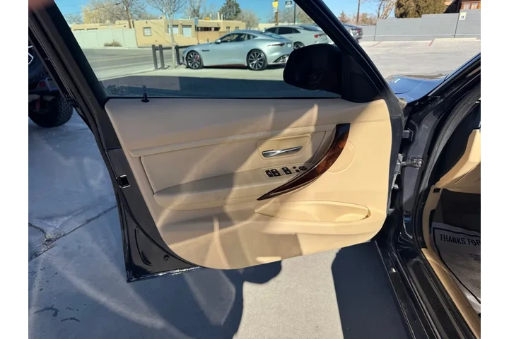 2014 BMW 3-Series 320i Sedan image 10