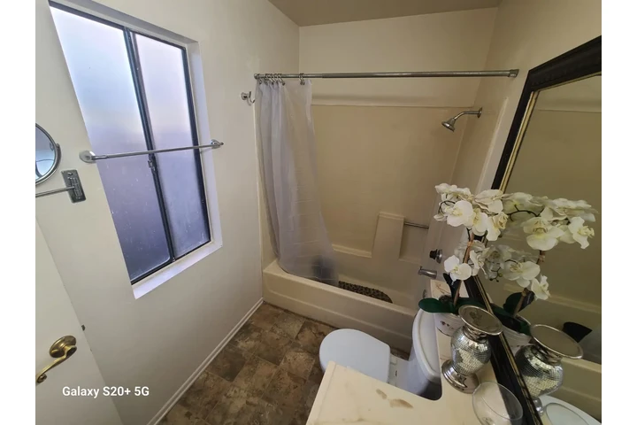 $1100 : Cuarto en renta Baldwin Park image 1