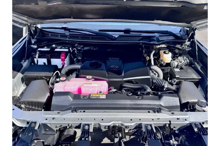 $39588 : 2022 Tundra SR5 image 9