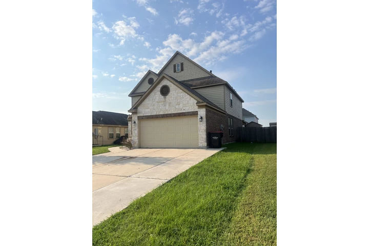 $2800 : 4 bed/3 bath House for rent i image 2