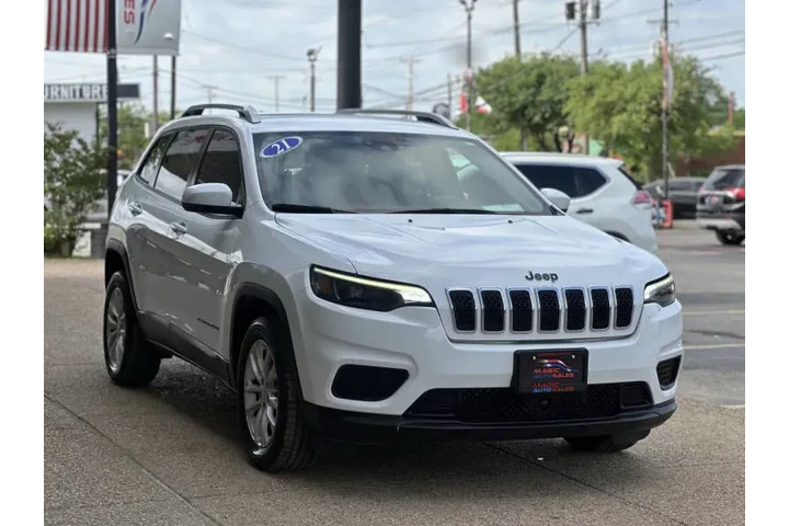 $19999 : 2021 Cherokee Freedom image 4