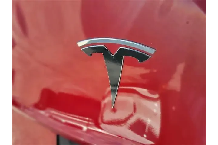$28429 : Tesla Model Y 2022 AWD Long image 5