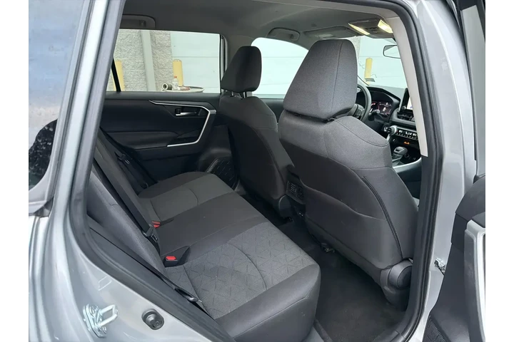 $25500 : Toyota RAV4 2024 XLE 4dr SUV image 10