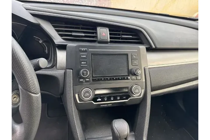 $13820 : Honda Civic 2017 LX 4dr Seda image 6