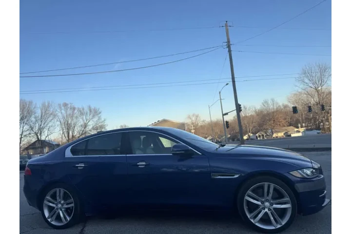 $8999 : 2017 XE 35t Prestige image 5