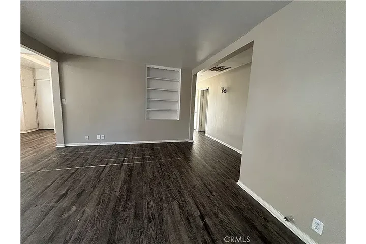 $1300 : Well-located equity opportunit image 5