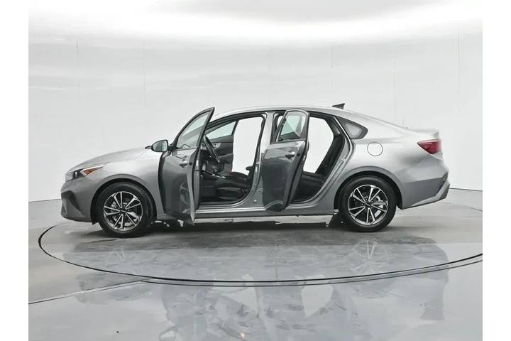 $16659 : Kia Forte 2022 FE 4dr Sedan image 5