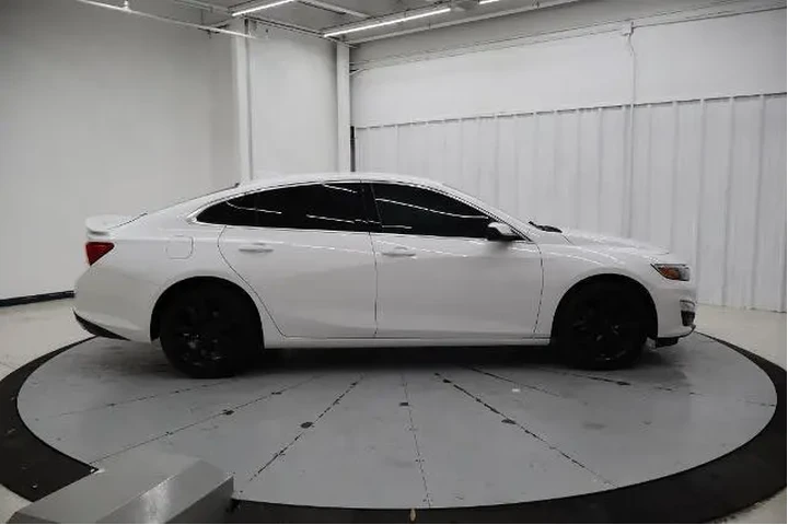 $19595 : Chevrolet Malibu 2023 RS 4dr image 2