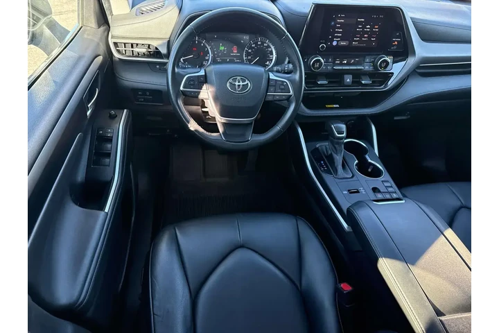 $34850 : Toyota Highlander 2023 LE 4d image 9