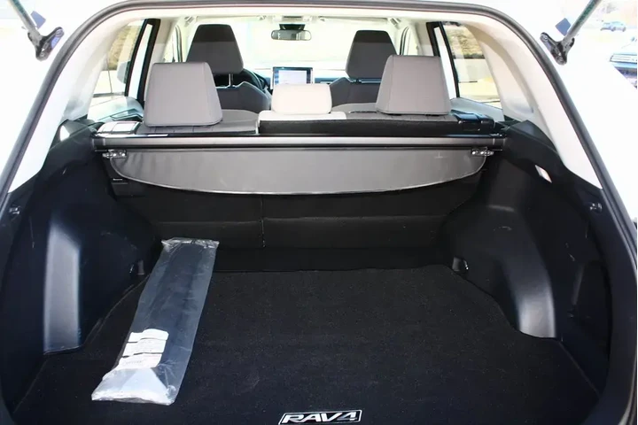 $27944 : Toyota RAV4 2024 AWD XLE 4dr image 10