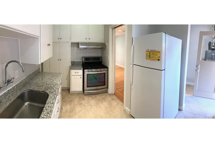 $800 : Updated 2 bedroom / 1 bath image 6